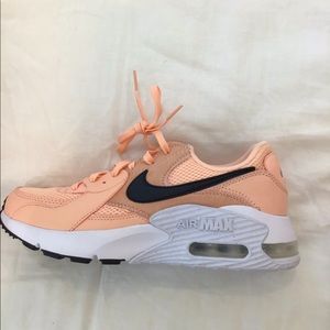 Women’s Nike air max sneakers, pink, never worn brand new.